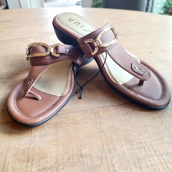 Unisa Low Heel Wedge Sandals Women Size 9.5‎ Brown/Gold Thong Slip on - Picture 1 of 6
